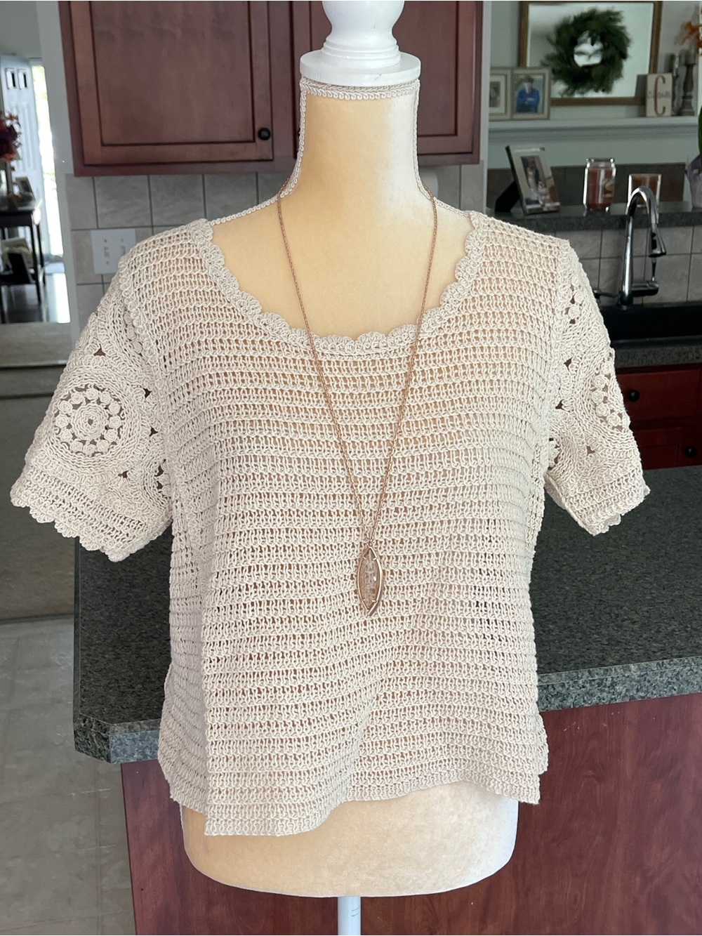 Solitaire Cream Crochet Scoop-Neck Short Sleeve Top - Sz M - NWT